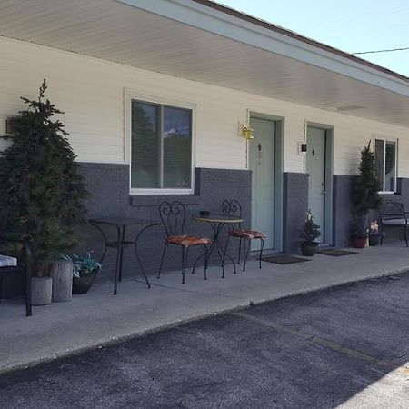 Bear Cove Inn Saint Ignace Eksteriør billede
