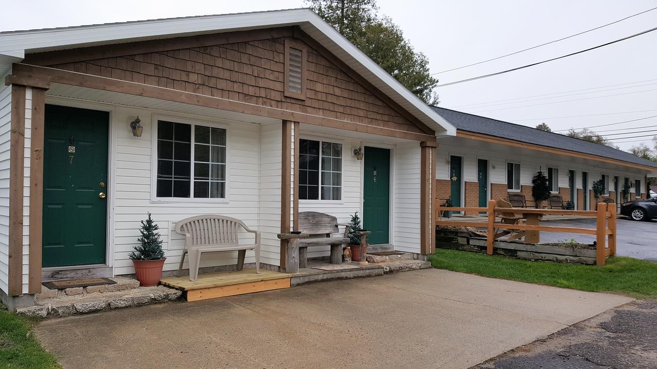 Bear Cove Inn Saint Ignace Eksteriør billede