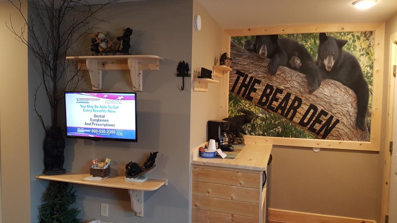 Bear Cove Inn Saint Ignace Eksteriør billede