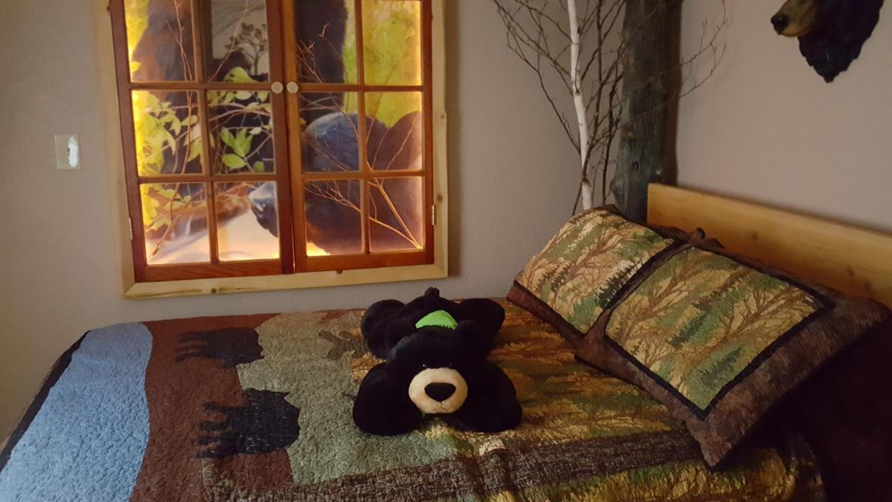 Bear Cove Inn Saint Ignace Eksteriør billede