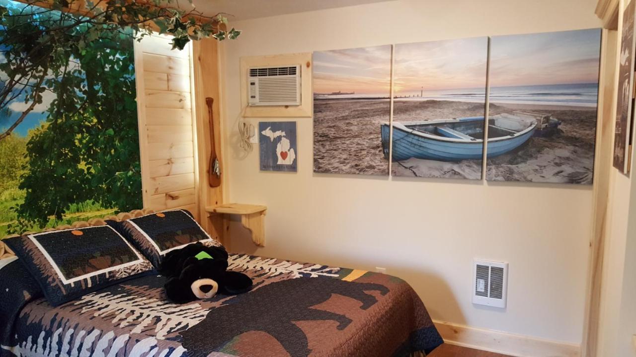 Bear Cove Inn Saint Ignace Eksteriør billede